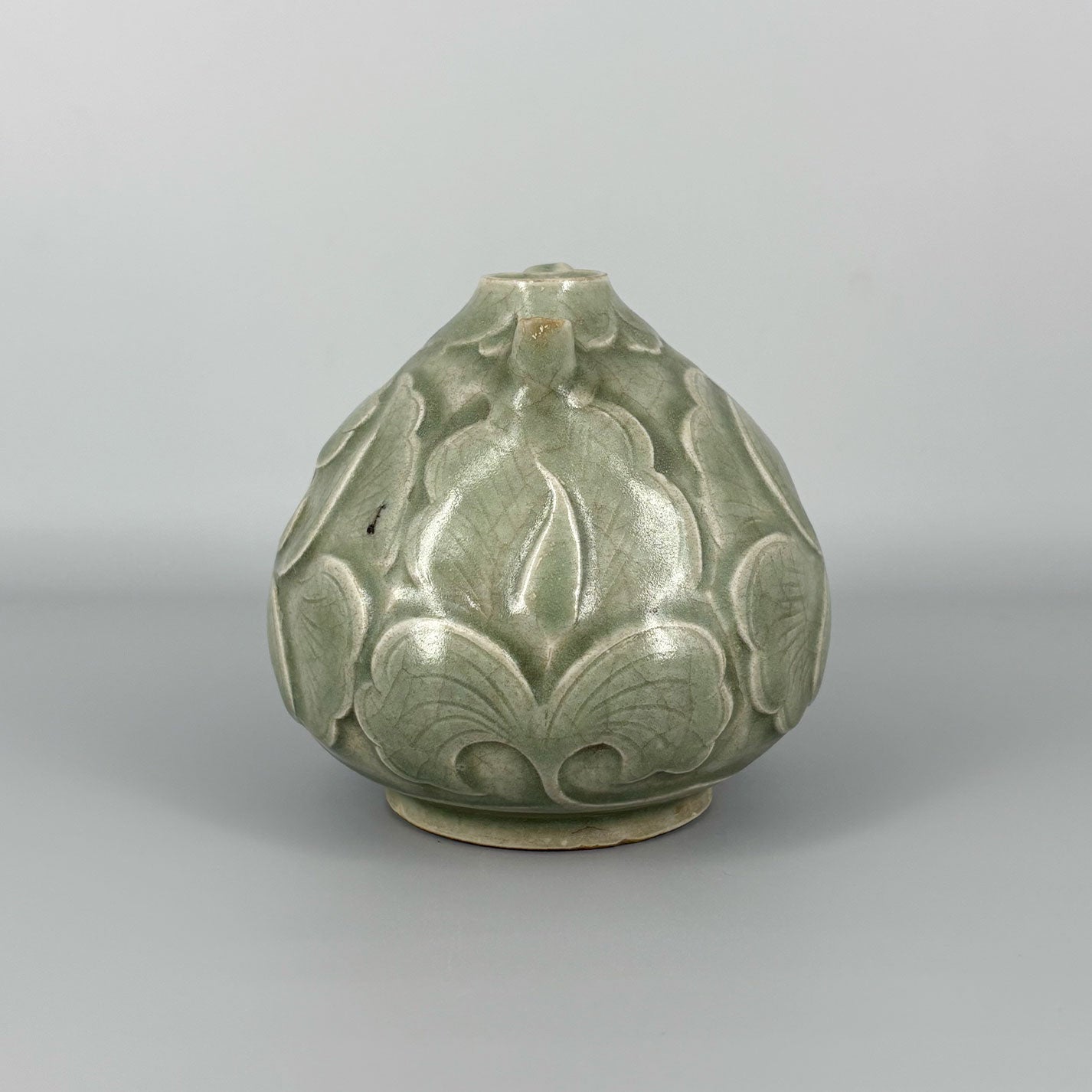 綠釉唐草剔花紋執壺