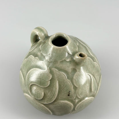 綠釉唐草剔花紋執壺