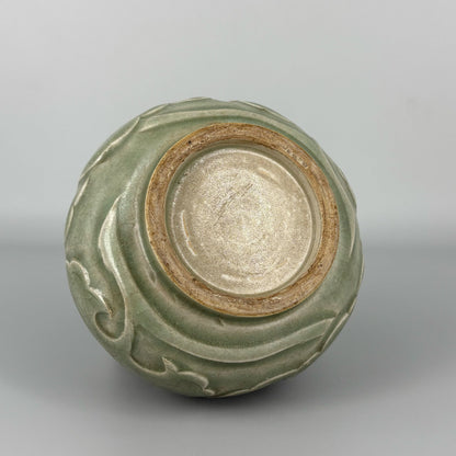 綠釉唐草剔花紋執壺