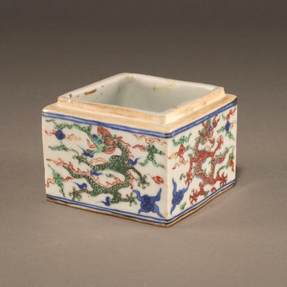 五彩云龍紋蓋盒