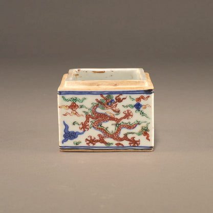 五彩云龍紋蓋盒