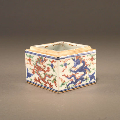 五彩云龍紋蓋盒